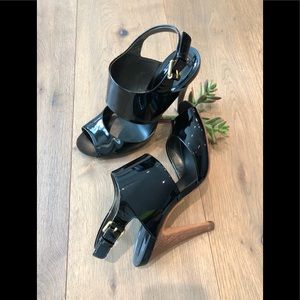 🔹BCBGMAXAZRIA  Black lacquer sandals, Size 7